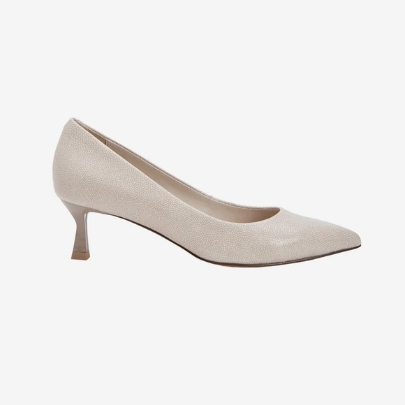 Katy Perry

The Golden Pump - Picture 5 of 11